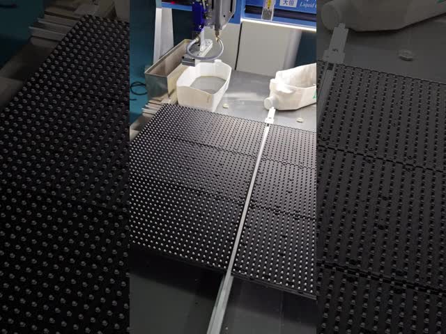 Высокоточная светодиодная клеевая машина для наполнения силиконом сертифицирована CE видео