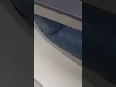 ダイ カストの座席Armrest鉄道キャリッジ内部750Nのローディングは video