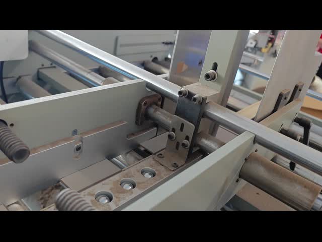 Горячий расплавьте белую ленту Kraft бумажную, бумажную ленту для вставки угла коробки видео