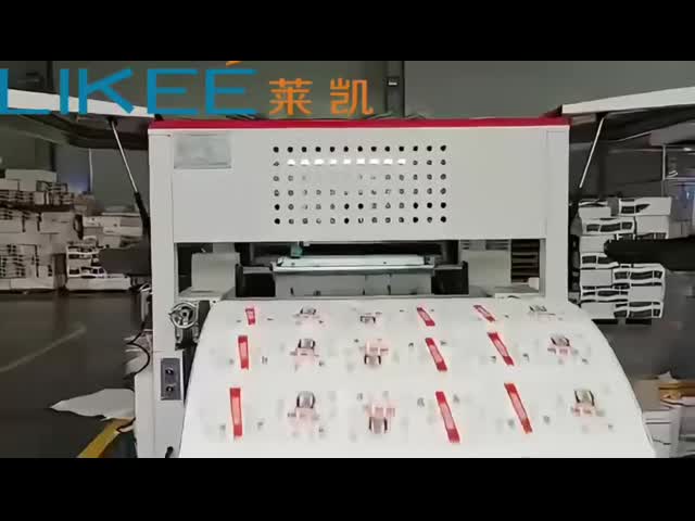 Автоматическая алюминиевая фольга крышка крышка линера режущая машина с ручной пневматической блокировочной пластины видео