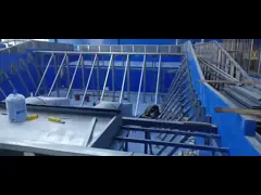 Езда воды Фловридер оборудования аквапарк, всадник подачи всходит на борт video