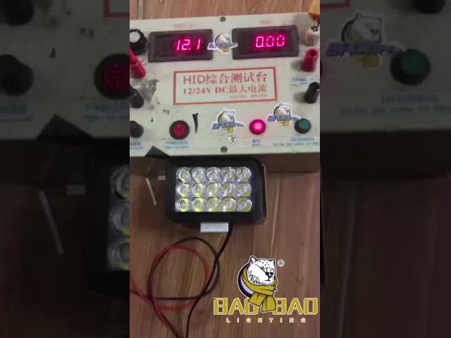 Площадь прямоугольника 15 лучей Пластик Красный Синий Белый светодиодный прожектор для мотоцикла видео