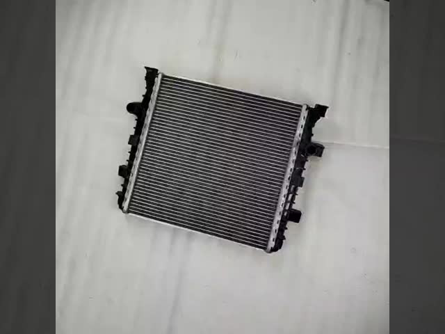 7L8121212A ラジエーターはAudi Q7 4L 3.0 2010-2015フォルクスワーゲントゥアレグ 2004-2010に適しています
