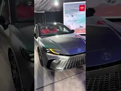 टोयोटा कैमरी 4 दरवाजे 5 सीट सेडान यात्रा के लिए आवश्यक तेल इलेक्ट्रिक हाइब्रिड कार कैमरी 2024