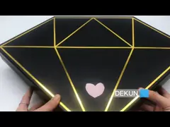 Перерабатываемая бумага Вечная роза Подарочная коробка Упаковка Пентагон Золото Черное video