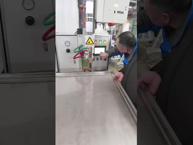 Платформа Спектальное сварное оборудование Сварщик Столовая машина для точной сварки видео