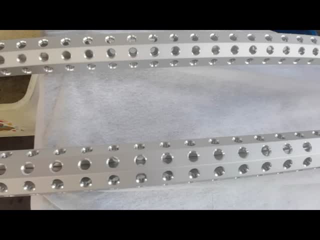 Специализированная обработка с ЧПУ Промышленные алюминиевые профили для роботизированного рукава / механического рукава / оборудования автоматизации видео