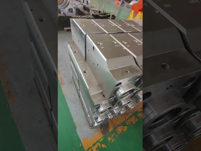 高耐久性掘削機 水力破機 40 Crmo Chisels 材料 -HP 50 高品質の岩破機
