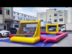 Campo di calcio gonfiabile rosso gonfiabile di esplosione di carnevale dei giochi di sport del PVC dei giochi di partito 10x7m