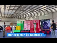 Juggler воздуха крупного плана игр плавая шариков игры картошки раздувного клуба игры спорта раздувной video