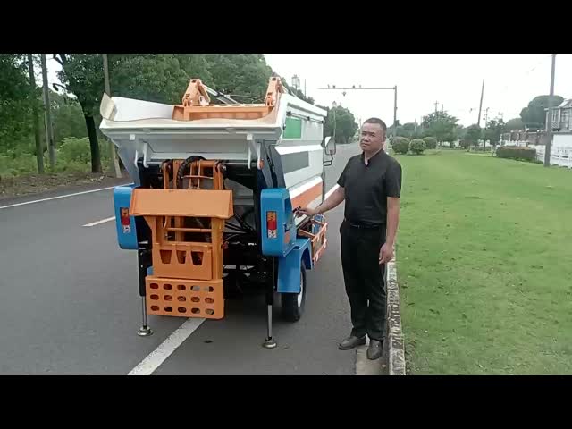 三輪新エネルギー電気 後ろのバケツゴミ収集トラック