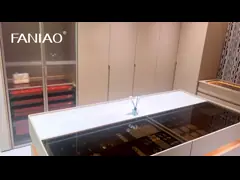 Armarios de cocina de madera clásica moderna y blanca adaptados con almacenamiento de vino de mesa de isla