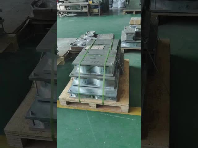 Green 12 Piece Melamine Dinnerware Set For Outdoor Indoor Use