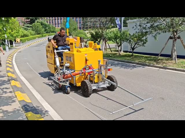 自動運転モード 中型旅客用 熱プラスチック式道路標識トラック 4KM/h 標識の標識速度
