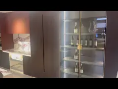 Кухонный шкаф с деревянной фанерой в классическом стиле с винным шкафом с белым бассейном video