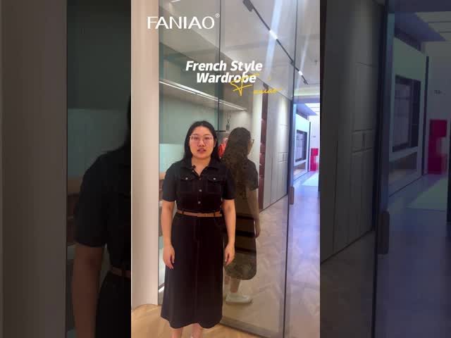 Современный массивный деревянный гардероб с багажом и светодиодным освещением видео