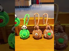 Un sac à dos Kawaii, un sac à main, un porte-clés, des charmes avec un pendentif animé.