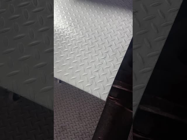 AISI201 AISI304 AISI316L AISI2205 SS Checker Plate Stainless Thickness 0.5 - 10.0mm
