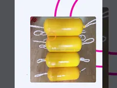 Renkli küçük büyüklükte köpükle dolu bir koruyucu