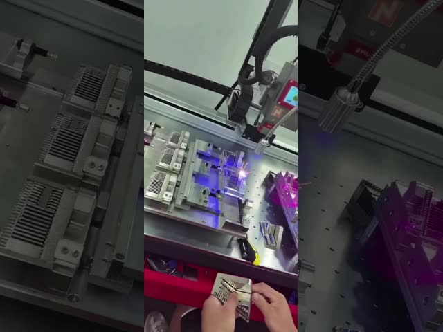 1064nm 1500ワットレーザー溶接機 5軸連続レーザー溶接 1500W