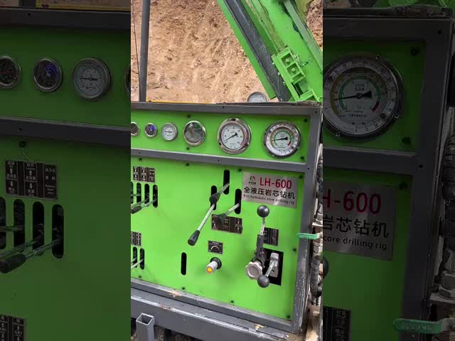 鉱山探査用の地質学的なフル水力回転掘削機 800m NTW HTW ダイヤモンドコア掘削リグ
