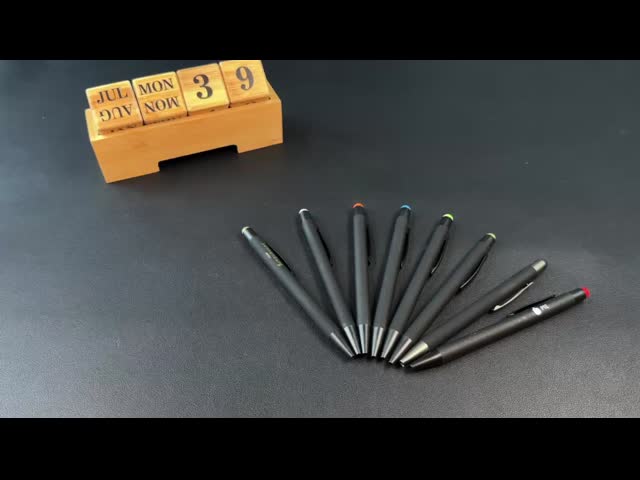 En gros Logo personnalisé stylo à écran tactile en métal stylo à bille en caoutchouc doux