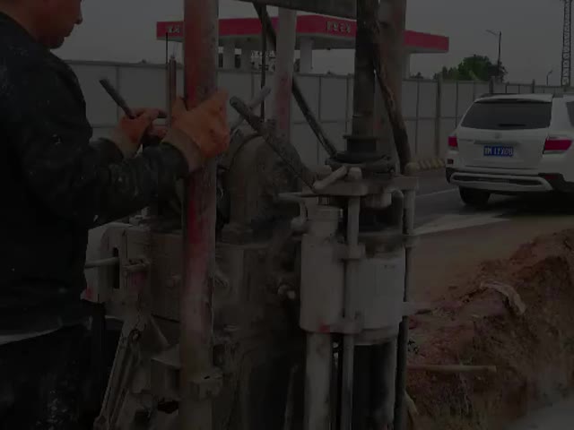 クローラー搭載土壌試験コア掘削機 200メートル