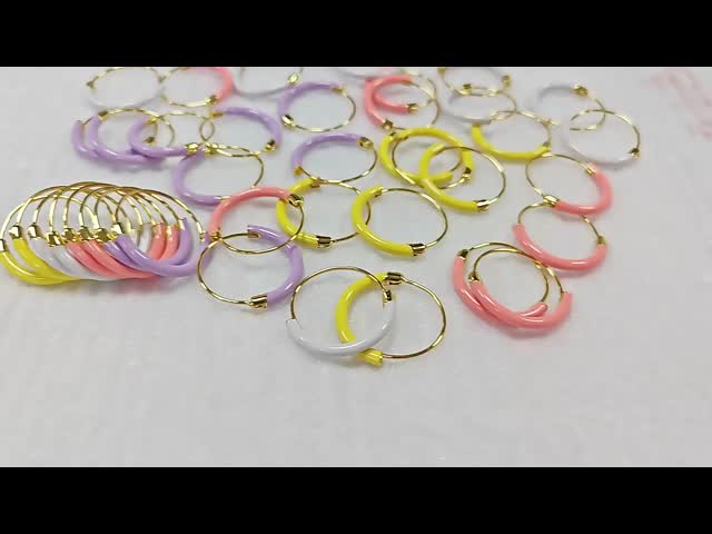 925 スターリングシルバーの耳飾り 18MM 熱ピンクエナメルと18Kゴールド塗装のダイアフープ