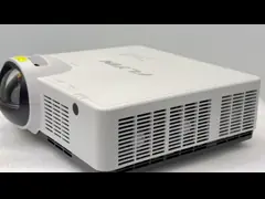 1920*1200P 5500 Lümen Kilise Video Projektörleri 3LCD Lazer Kısa Mesafeli