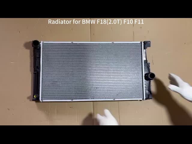 17117626560 N° OE. Pièces automobiles Radiateur en aluminium Réservoir d'eau en plastique pour BMW F18 F10 F11