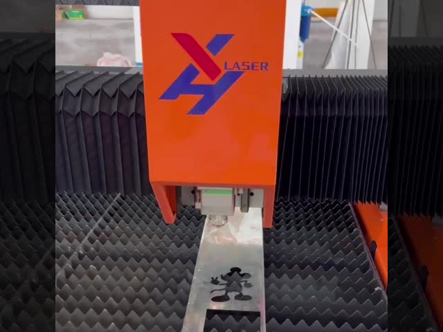 3000*1500mm CNCファイバーレーザーカット機 3000W 6000W 12000W マックスレイカス