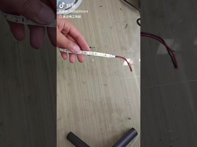 柔軟なLEDストライプライト 600ユニット LED LEDストライプ 防水 12ボルト LEDライトストライプ パック 16.4ft/5m 休日ホームパーティ 室内外装飾 防水 白 1パック