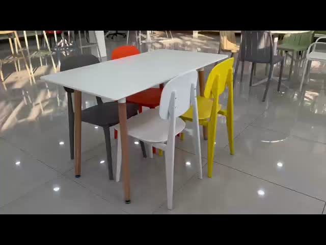 ホテルの食堂家具 積み立てられる椅子 オーダーメイド色 ノルディックデザイン モダン食堂用