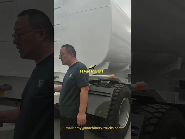 Howo 6x4 400hp 24m3 22m3 オイル トレーラーが付いている 3 つの区画の燃料タンカー トラック