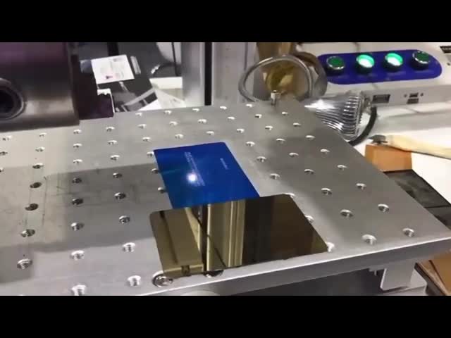 1064nmファイバーレーザーマークマシン 20w 金属材料100×100mm