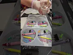 Chất nhựa epoxy rõ ràng tự cân bằng lý tưởng để sử dụng trong các tác phẩm nghệ thuật hỗn hợp phức tạp