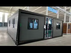 Rumah kontainer lipat dengan atap bahan bangunan hijau dan sistem ventilasi alami