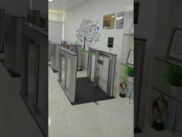 Автоматический турникет индикатора температуры распознавания лиц системы управления доступом
