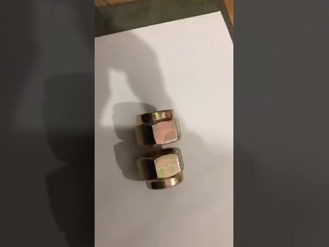 40Cr/35CrMo 後部軸ナッツ M16-24 色のついた亜鉛塗装表面