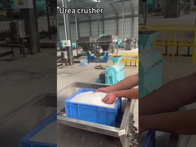 Fertilizer Crushing Machine with 1 Year Warranty and 1200x800x1000 Mm Dimension for Crushing Fertilizer Materials Into Small Particles