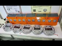 IL300 Solar Cat Eyes Road Stud IP68 75tons Compression 1000m Viewing