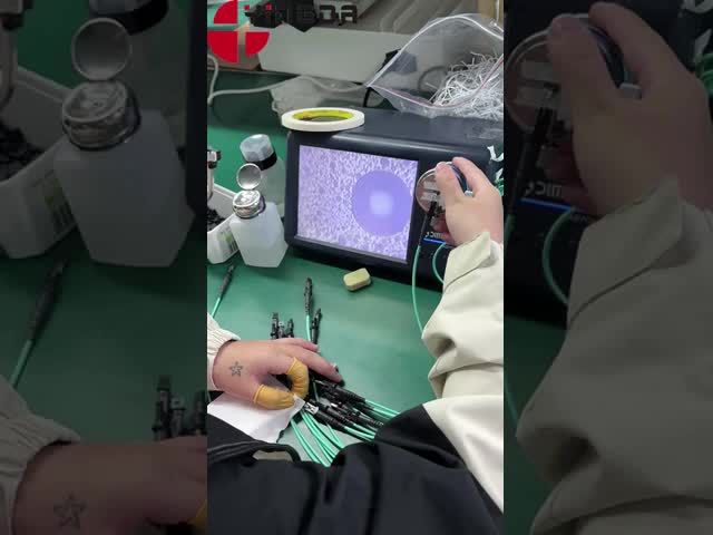 防水 SM MTP MPO ケーブル、引き目のプラグが付いている 12 の中心の光ファイバ ケーブル