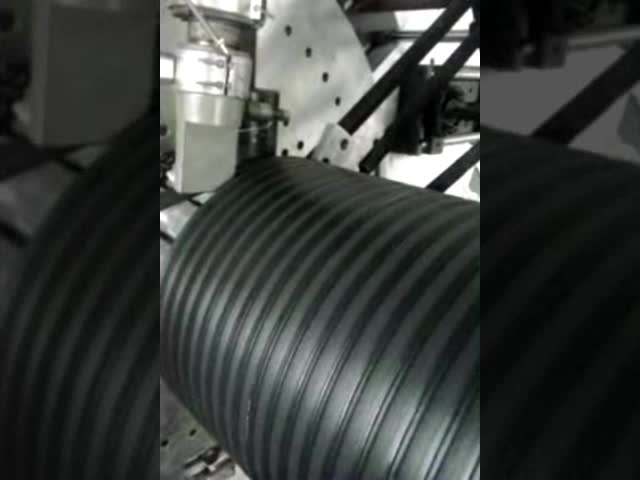 HDPEの倍の壁は管の生産ラインを波形を付けた