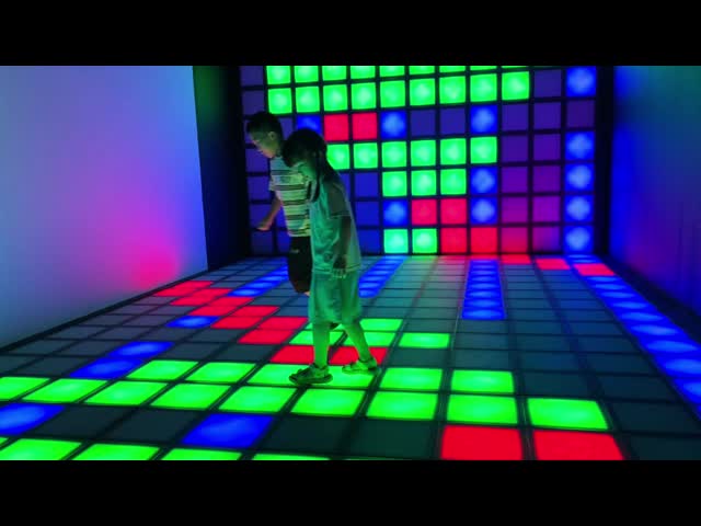 250V LED ダンスフロアタイル インタラクティブなゲーム スーパーグリッド 2年保証