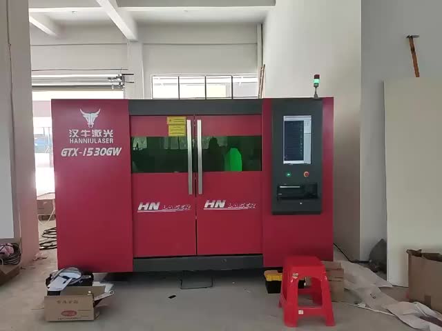 閉ざされたファイバーレーザー切削機 2000w 3000w 6000w CS SSレーザー切削機