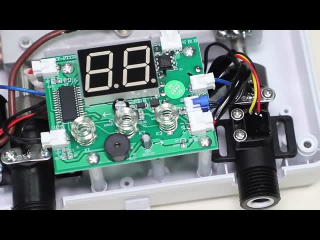 6KW Modern Touch Control Tankless Water Heater with Cast Aluminum Heater
