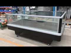 সুপারমার্কেটের ফ্রিজে গ্লাসের দরজা ও অতি বড় গ্লাসের জানালা রয়েছে