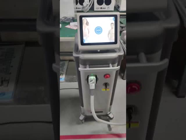 医院のための縦のタイプ755nm 808nm 1064nmの三倍のダイオード レーザーの毛の取り外し