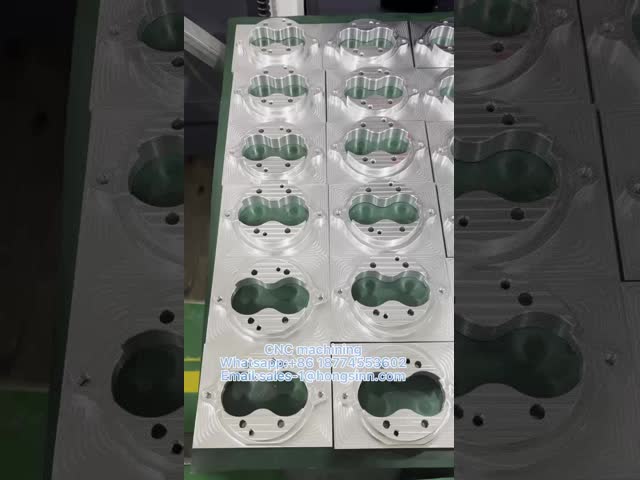 カスタマイズされた色紙金属製造サービス 耐久性と高精度なデザインのアルミアンオード化挤出囲み