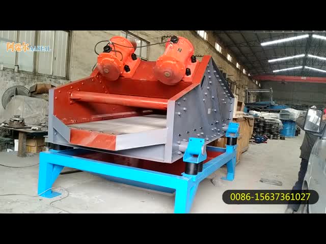 Equipamento de triagem por umidade de tipo retangular equipado com bicos de limpeza